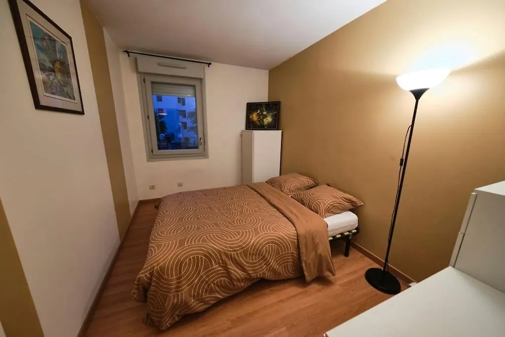 Appartement Cosy Proche Halle Tony Garnier Lyon 0*,  France